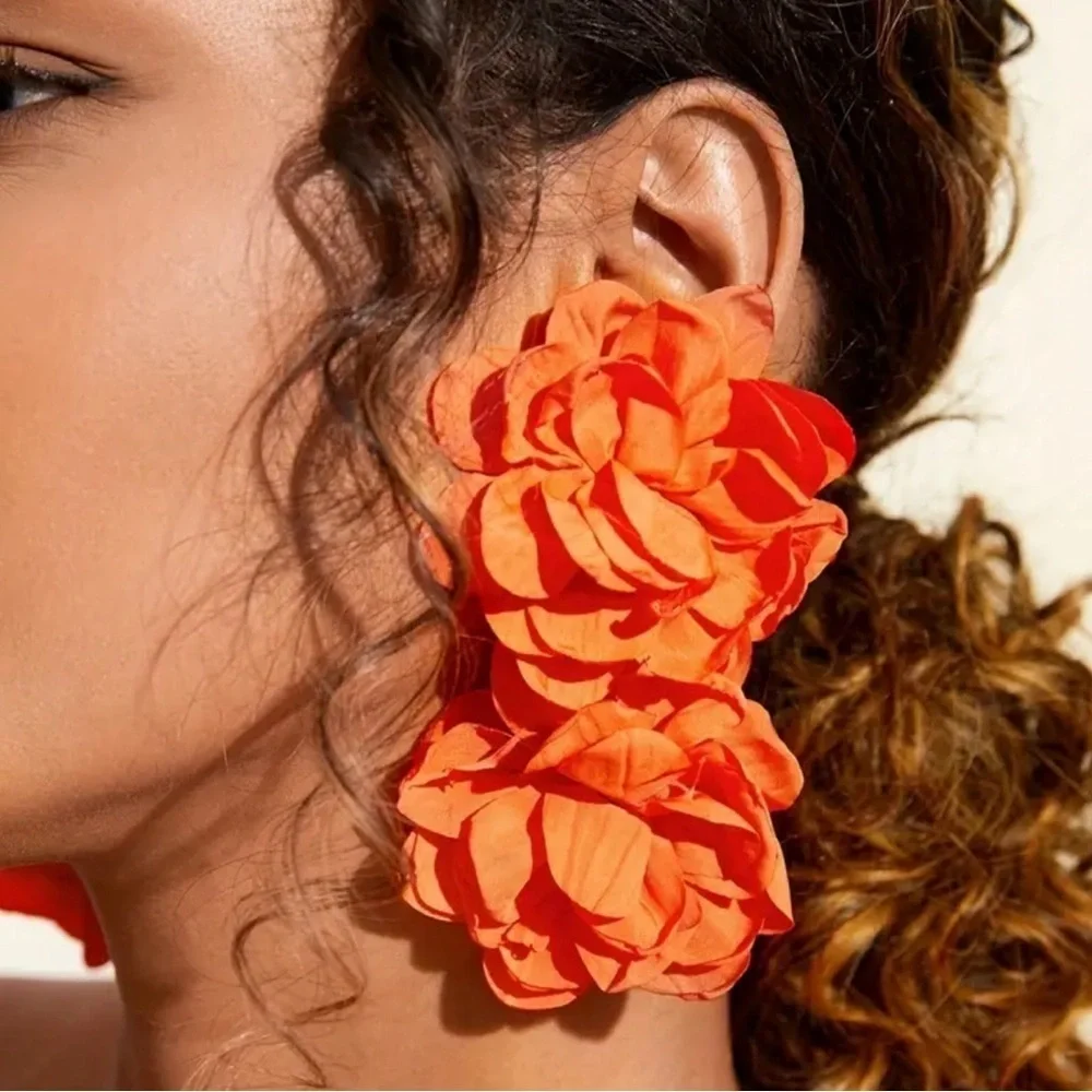 Orange flower dangle paper earrings 💕💕🧡🧡 with cute gift packaging 🎁🎁 New